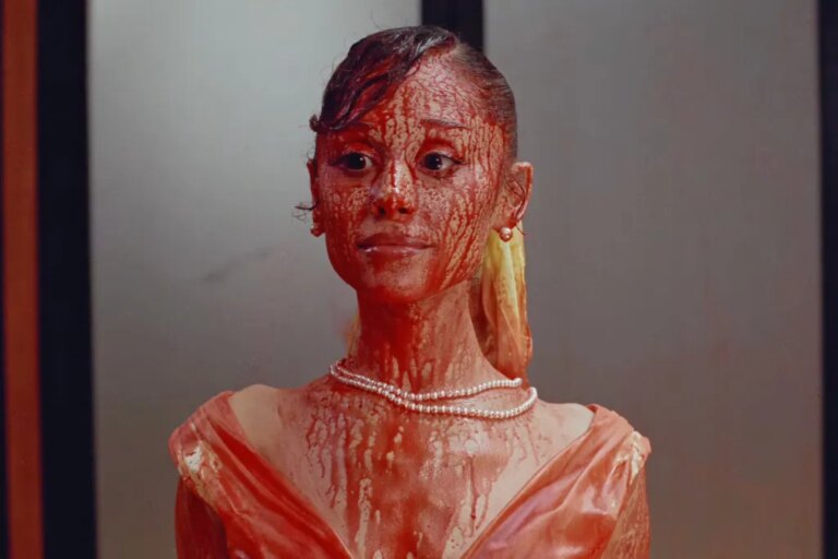 Ariana Grande dit qu&rsquo;elle aime le clip « Petal » « de tout mon cœur » après qu&rsquo;il ait suscité une controverse