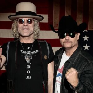 Big & Rich s&rsquo;attaque à l&rsquo;intelligence artificielle sur la nouvelle chanson inquiétante « Hello AI » : « This AI Thing Is Outta Control » (première vidéo)