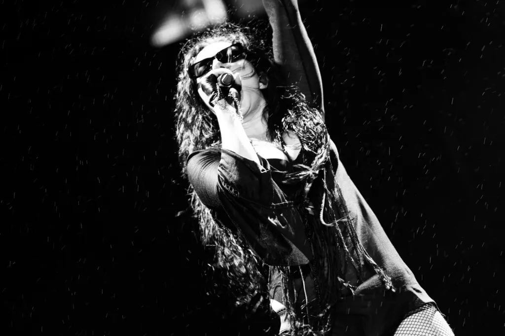 Charli XCX fait une déclaration frappante avec le titre du festival de lecture : 5 meilleurs moments