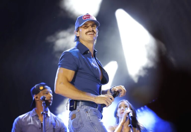 Comment « Who Told You That » de Tucker Wetmore est né d&rsquo;une démo de dernière minute « Hail Mary »