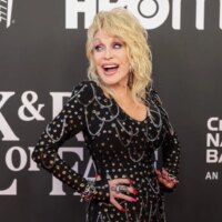 Dolly Parton a choisi sa chanson funéraire il y a plus de dix ans et a laissé une chanson inédite pour être entendue en 2046