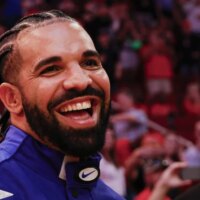 Drake offre d&rsquo;énormes prix en espèces et des voitures de luxe lors de son 3e événement annuel Strong Women, Stronger Drinks