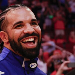 Drake offre d&rsquo;énormes prix en espèces et des voitures de luxe lors de son 3e événement annuel Strong Women, Stronger Drinks
