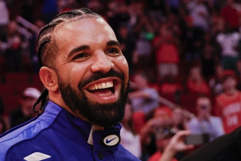Drake offre d&rsquo;énormes prix en espèces et des voitures de luxe lors de son 3e événement annuel Strong Women, Stronger Drinks