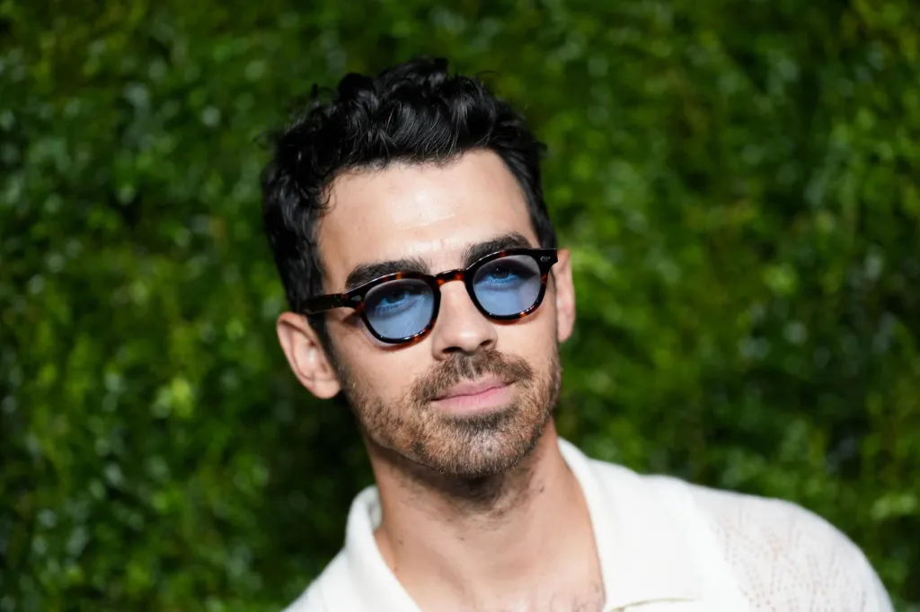 Joe Jonas dit qu'il a cherché une thérapie après la sous-performance de son album solo