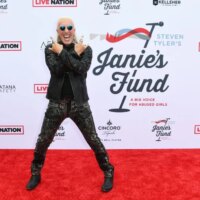 Kelly Osbourne critique Dee Snider, « spectaculairement sans classe », pour avoir « diminué » les contributions lyriques d&rsquo;Ozzy aux albums solo et du sabbat