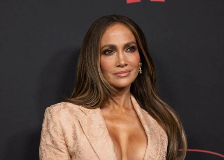 La star de « Real Housewives » Luann de Lesseps s&rsquo;excuse auprès de Jennifer Lopez après avoir dit qu&rsquo;elle était « From the Hood » au lieu de « The Block » : « Je ne pouvais pas réfléchir ! »