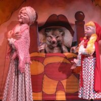 Le délicieux « Le Petit Chaperon Rouge et les 3 Petits Cochons » de Puppet Co. est de retour