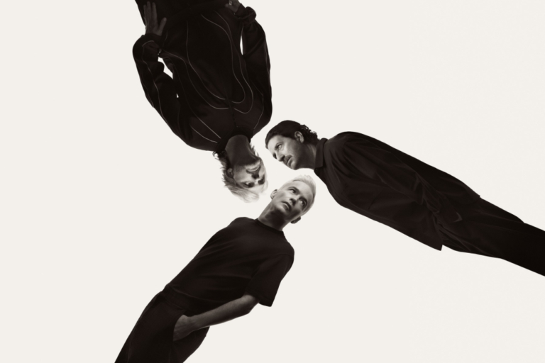 Les Avalanches annoncent un nouvel album honorant les « jingles commerciaux, les sons de start-up exclusifs et les logos audio oubliés depuis longtemps »