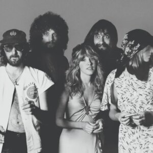 Les « plus grands succès » de Fleetwood Mac atteignent des sommets encore plus élevés, atteignant un nouveau sommet dans les charts d&rsquo;albums