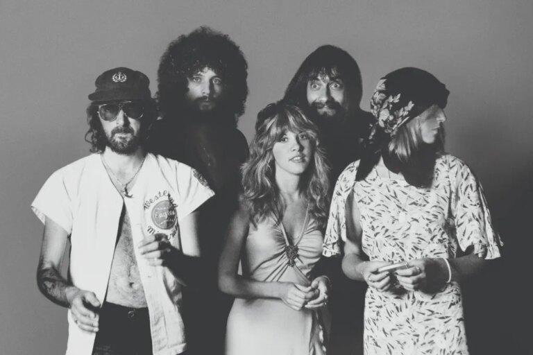 Les « plus grands succès » de Fleetwood Mac atteignent des sommets encore plus élevés, atteignant un nouveau sommet dans les charts d&rsquo;albums