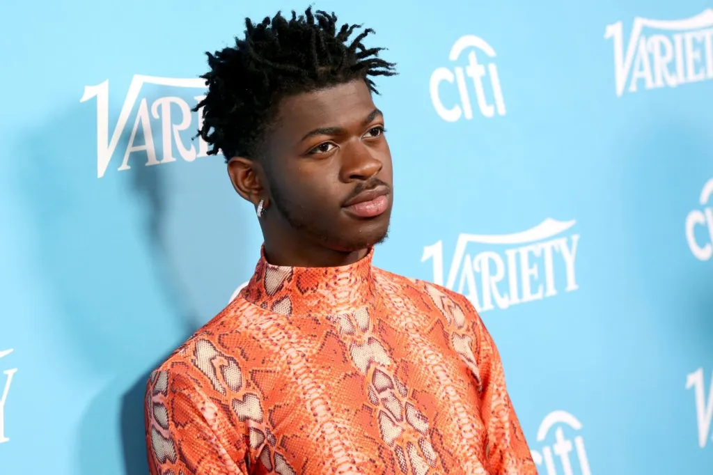 Lil Nas X révèle la mort de sa mère au milieu d'un parcours de sobriété : « Celle-ci va faire mal »