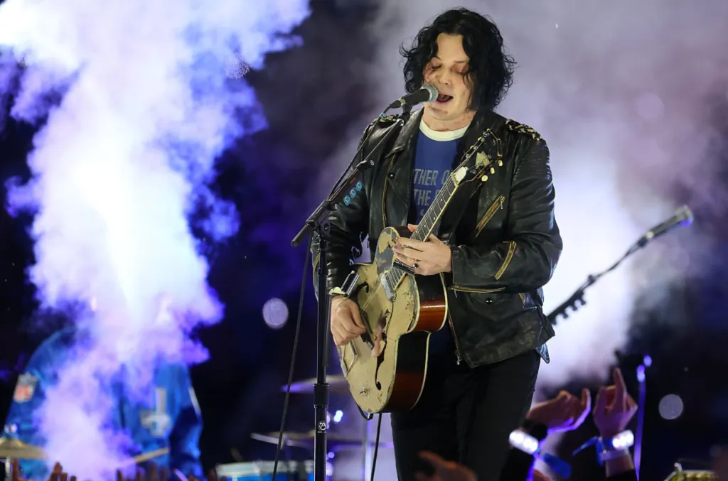 Regardez Jack White reprendre « Jolene » à Londres quelques heures après la mort de Dolly Parton : « Instant Sainthood »
