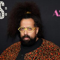 Reggie Watts a été exclu des festivals d&rsquo;introduction de podcasts et de comédies après un rapport faisant état d&rsquo;un comportement dérangeant dans les relations amoureuses