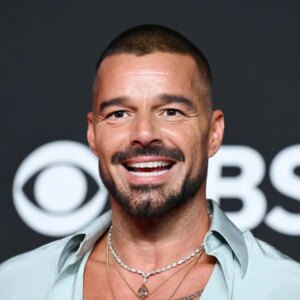 Ricky Martin célèbre le 18e anniversaire de ses jumeaux avec une photo de retour : « Les amours de ma vie »