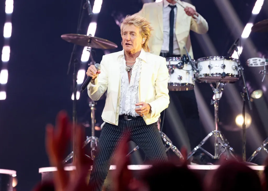 Rod Stewart annule d'autres concerts après une procédure de stent cardiaque : « Désolé de laisser tomber mes fans »