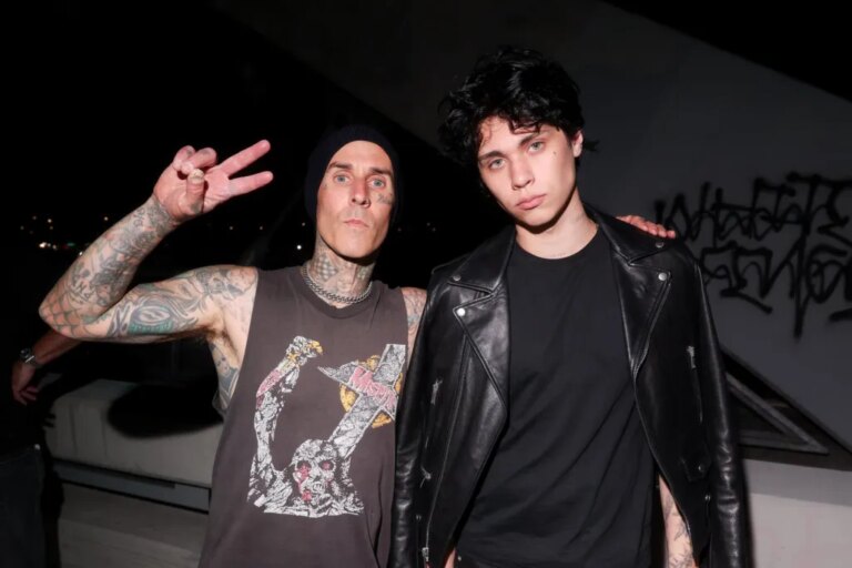 Travis Barker a dit à son fils Landon Barker de refuser « The Voice » : « Tu es bien trop cool pour ça »