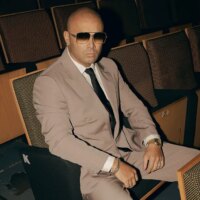 Wisin lance « Universidad del Perreo » et signe une nouvelle direction : « The Music Speaks »