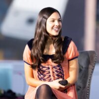Olivia Rodrigo parle de la pression de « GUTS » et de la recherche de joie sur le nouvel album « Sad » au Grammy Museum