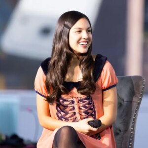 Olivia Rodrigo parle de la pression de « GUTS » et de la recherche de joie sur le nouvel album « Sad » au Grammy Museum