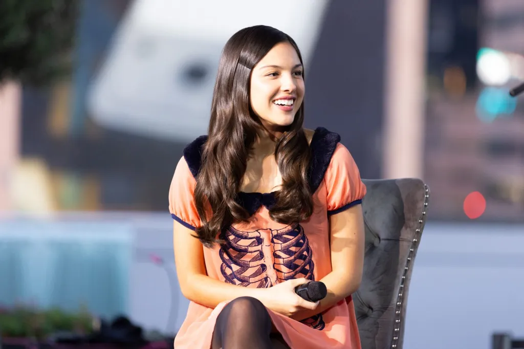 Olivia Rodrigo parle de la pression de « GUTS » et de la recherche de joie sur le nouvel album « Sad » au Grammy Museum