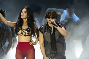 Kenia Os et Xavi se produisent aux Premios Juventud 2026 le jeudi 3 septembre.