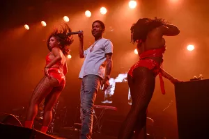 Skippa se produit sur scène lors du concert Billboard R&B Hip-Hop Live 2026 qui s'est tenu au Brooklyn Steel le 10 septembre 2026 à Brooklyn, New York.