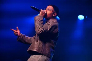 Kwn se produit sur scène lors du concert Billboard R&B Hip-Hop Live 2026 qui s'est tenu au Brooklyn Steel le 10 septembre 2026 à Brooklyn, New York.
