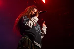 Samara Cyn se produit sur scène lors du concert Billboard R&B Hip-Hop Live 2026 qui s'est tenu au Brooklyn Steel le 10 septembre 2026 à Brooklyn, New York.