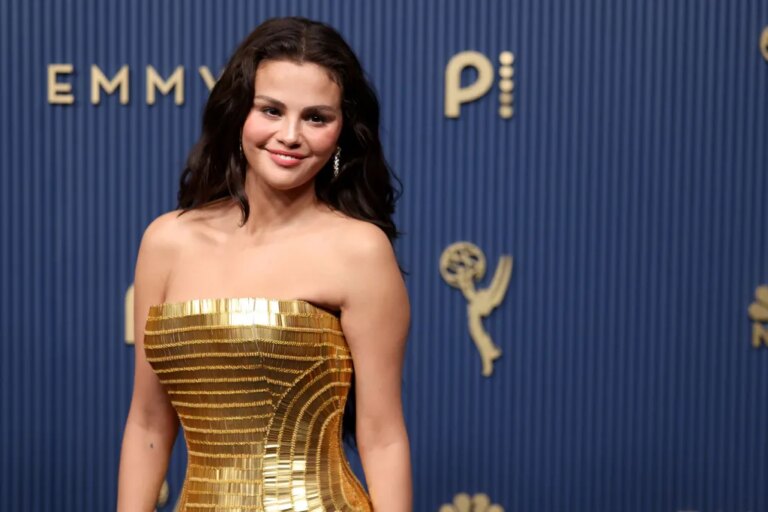 Selena Gomez pense que ses fans veulent qu&rsquo;elle ressemble toujours à ce qu&rsquo;elle était en 2016 : « Les gens veulent me figer dans le temps »