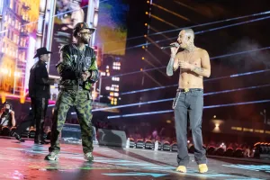 Ovi et Natanael Cano se produisent à l'Estadio GNP Seguros de Mexico, vendredi 18 septembre.