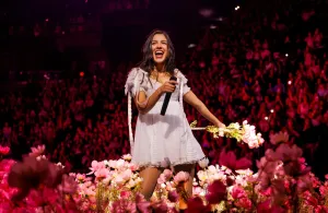 Olivia Rodrigo se produit lors de « The Unraveled Tour » avec le premier des deux spectacles à guichets fermés à la People's Bank Arena le 25 septembre 2026 à Hartford, Connecticut.
