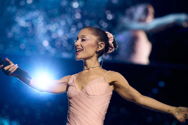 Ariana Grande reste coincée dans l&rsquo;ascenseur après le dernier spectacle d&rsquo;Eternal Sunshine