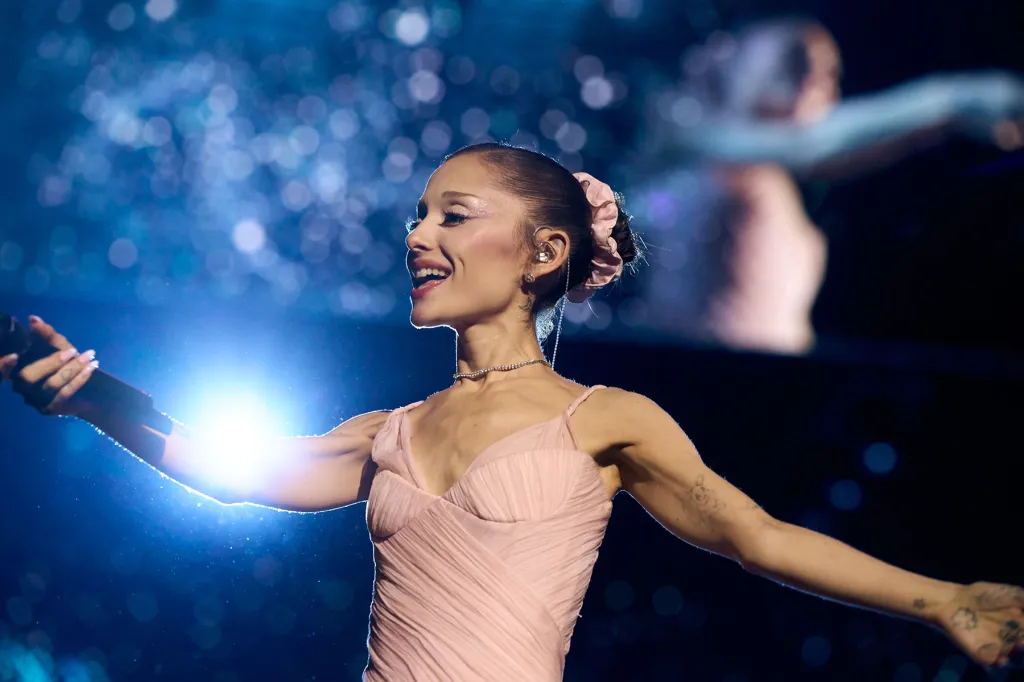 Ariana Grande reste coincée dans l'ascenseur après le dernier spectacle d'Eternal Sunshine