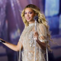 Beyoncé obtient un « B&rsquo;Day » n°1 alors que « Morning Dew (Donk) » est en tête de la diffusion R&B pour adultes
