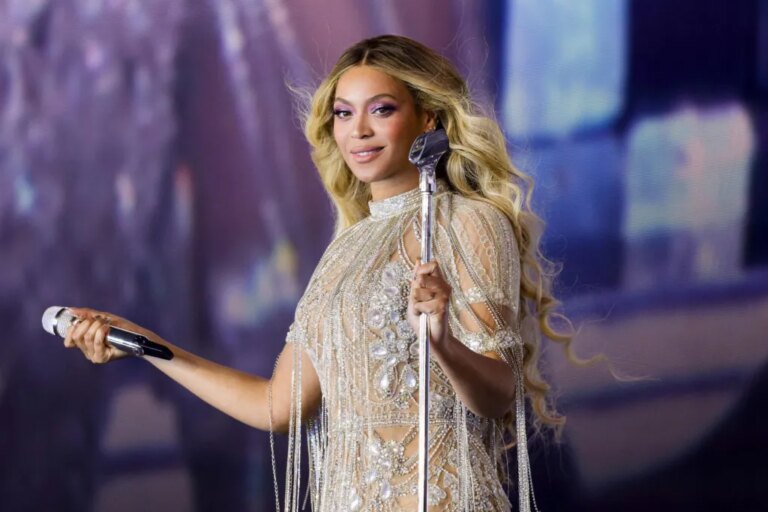 Beyoncé obtient un « B&rsquo;Day » n°1 alors que « Morning Dew (Donk) » est en tête de la diffusion R&B pour adultes