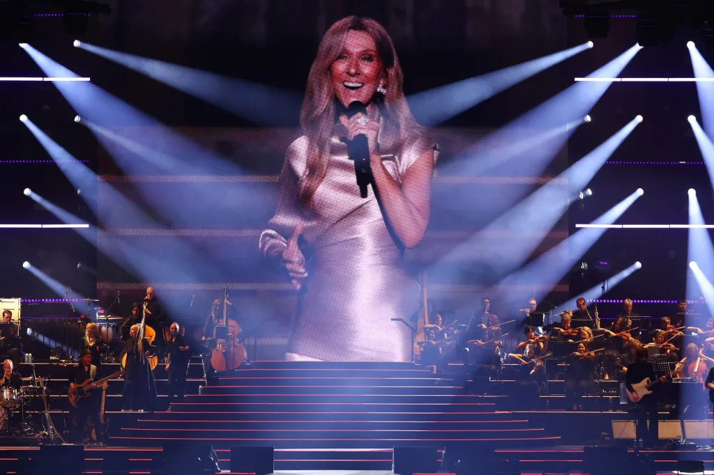 Céline Dion, Keith Urban et Chris Martin dirigent le concert hommage au All-Star John Farnham