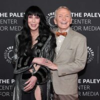 Cher se souvient de Bob Mackie après le décès du créateur légendaire à 87 ans : « Good Nite Sweet Prince »