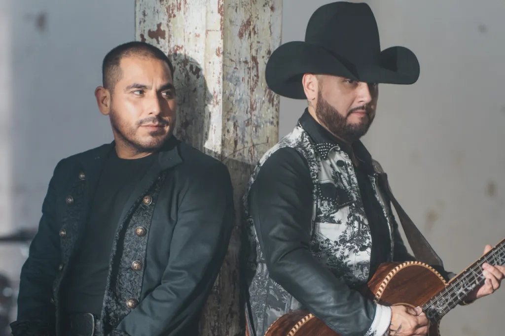 Espinoza Paz récupère la première place de la diffusion régionale mexicaine avec la collaboration de La Fiera de Ojinaga « Yo No Dije »