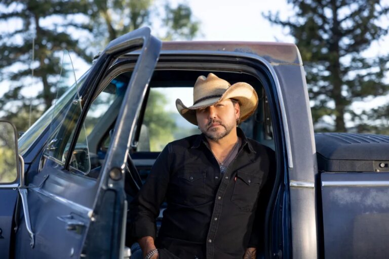 Jason Aldean garantit que Ronnie Milsap ne sera pas oublié « de sitôt » avec une nouvelle chanson : « J&rsquo;ai immédiatement su que nous allions le couper »