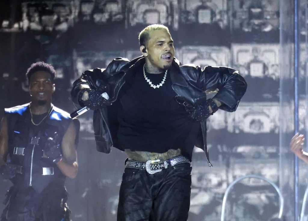 "Je serai le méchant": Chris Brown double tout