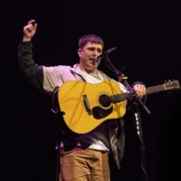 L&rsquo;ancien ouvreur d&rsquo;Ed Sheeran, Aaron Rowe, défend le chanteur au milieu des retombées de la tournée Macklemore
