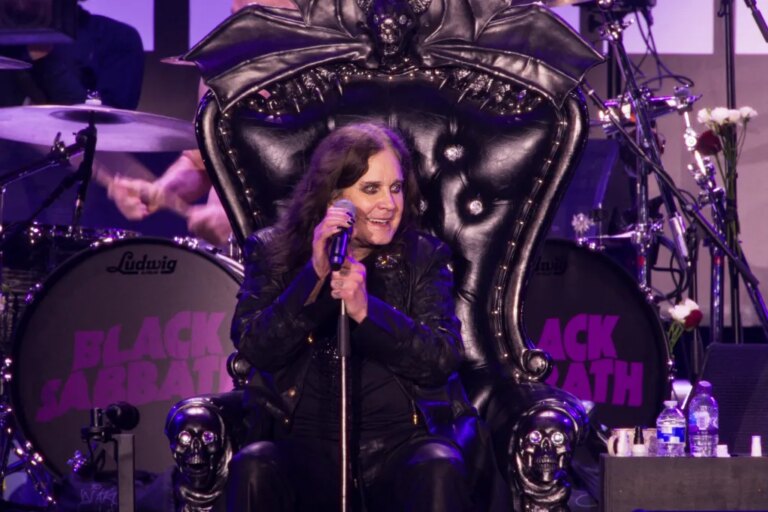 Le film de concert All-Star « Retour au début » d&rsquo;Ozzy Osbourne fixe la date de sa sortie en salles
