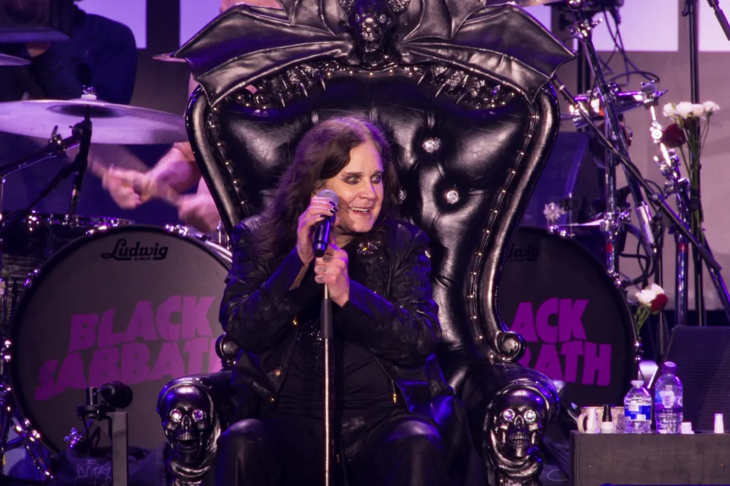 Le film de concert All-Star "Retour au début" d'Ozzy Osbourne fixe la date de sa sortie en salles