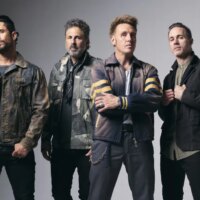 L&rsquo;ensemble Louder Than Life de Papa Roach abandonné au milieu de l&rsquo;urgence « inattendue » du bassiste