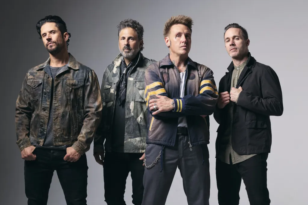 L'ensemble Louder Than Life de Papa Roach abandonné au milieu de l'urgence « inattendue » du bassiste
