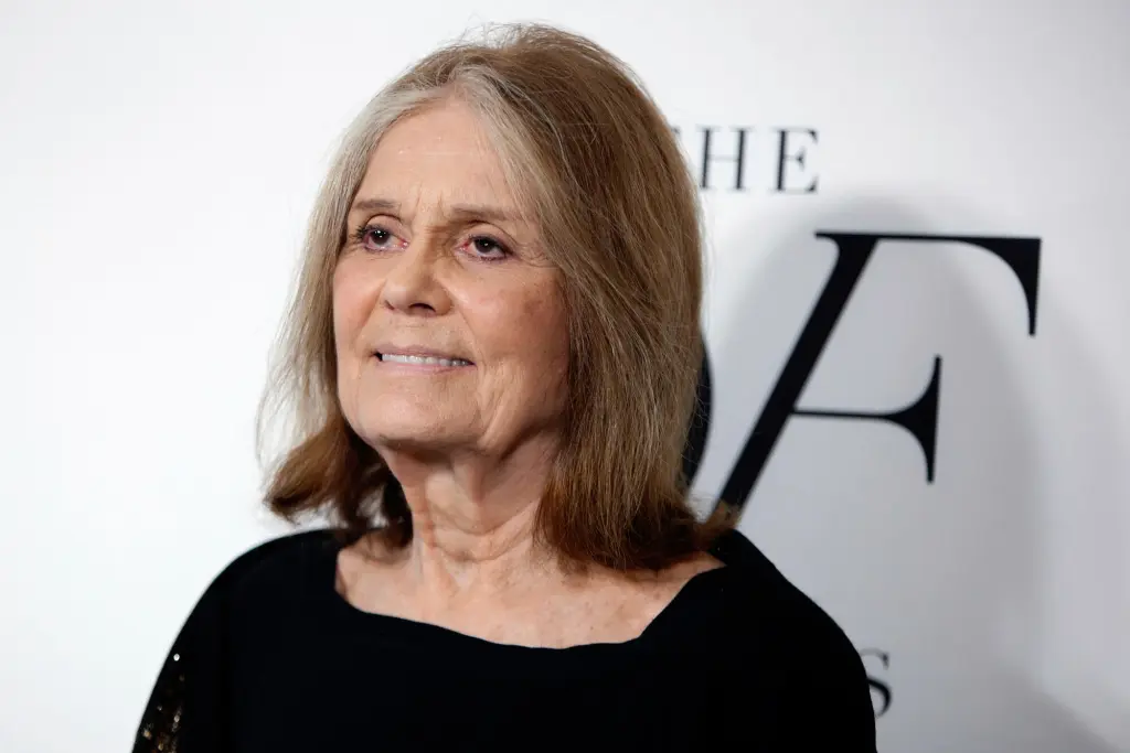 L'icône féministe Gloria Steinem rappelée par Madonna, Olivia Rodrigo, Jennifer Lopez et d'autres musiciens : « The OG Baddie »