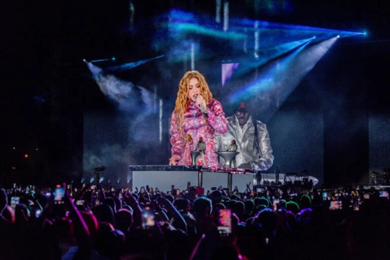 Madrid hurle avec Shakira alors qu&rsquo;elle entame une résidence de 12 dates : « Ce soir, nous ne faisons qu&rsquo;un »