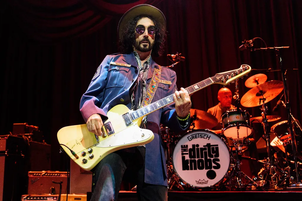 Mike Campbell apporte The Dirty Knobs à Farm Aid, quatre décennies après avoir soutenu Dylan lors des débuts du festival : « C'était tout un moment »