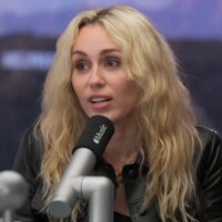 Miley Cyrus dit que Dolly Parton l&rsquo;a aidée à « avoir une personnalité et à rester qui vous êtes » : « Dolly avait toujours raison »